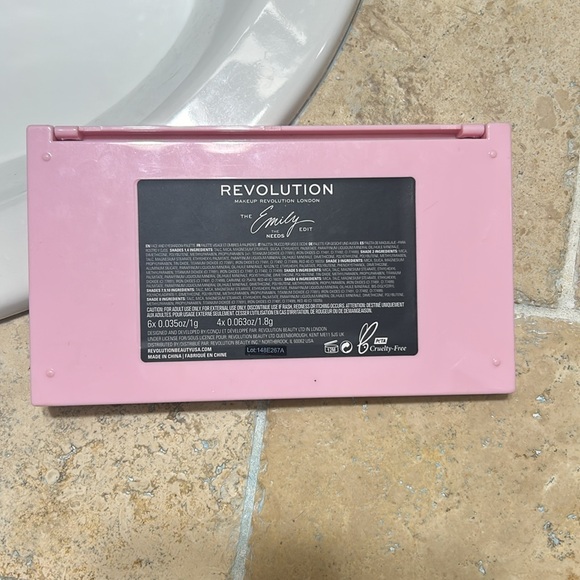 Makeup Revolution Emily Edit Needs Palette - Picture 3 of 4